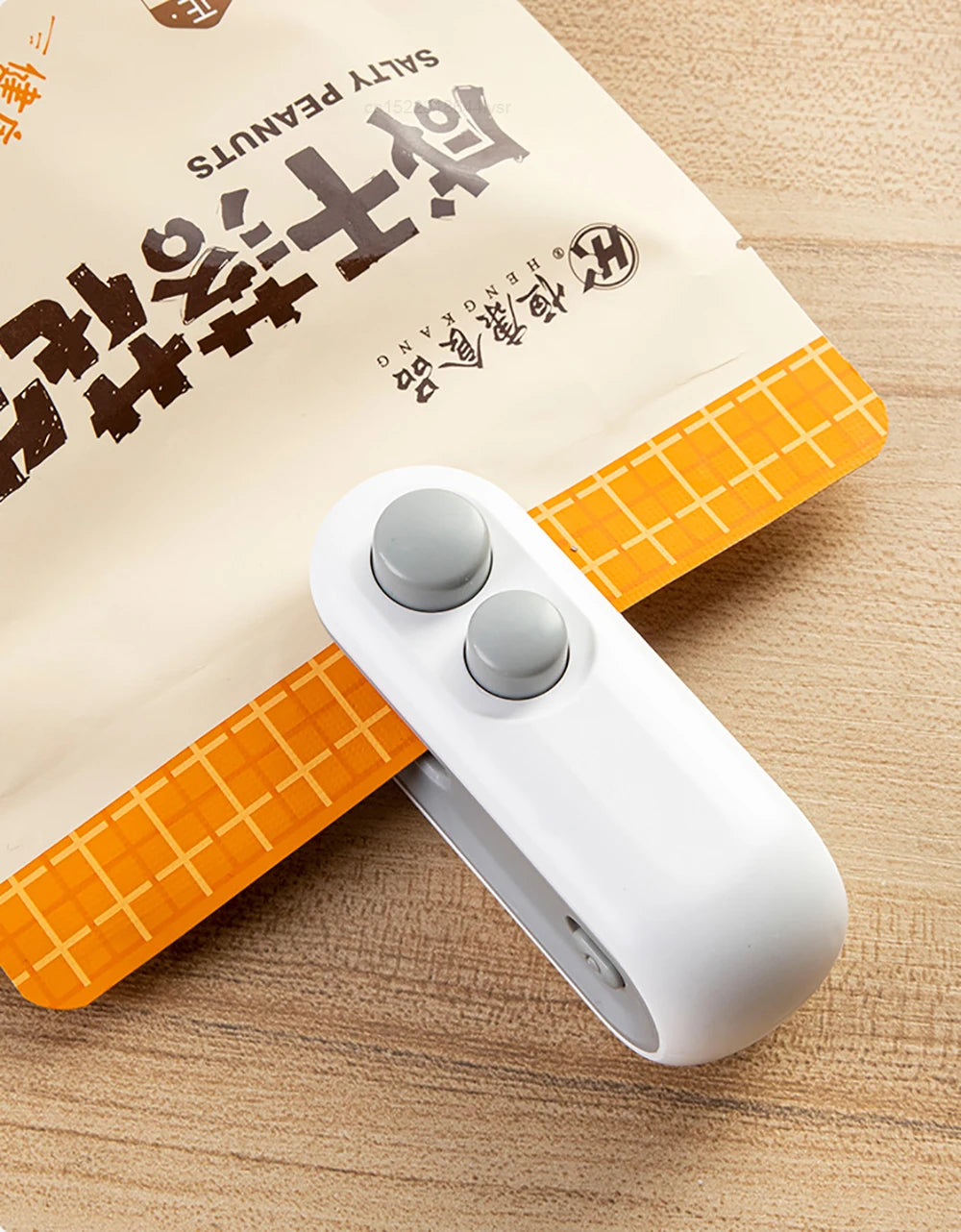 Mini Bag Sealer Portable Handheld Heat Vacuum Sealer Rechargeable 2 in 1 Sealer and Cutter Plastic Bags Snacks Food Storage